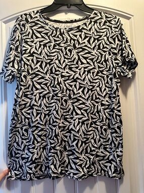 croft & barrow Black and White Leaf-Print Short Sleeve Tee